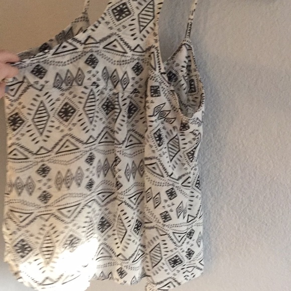 Racerback chiffon tank top - Picture 3 of 3